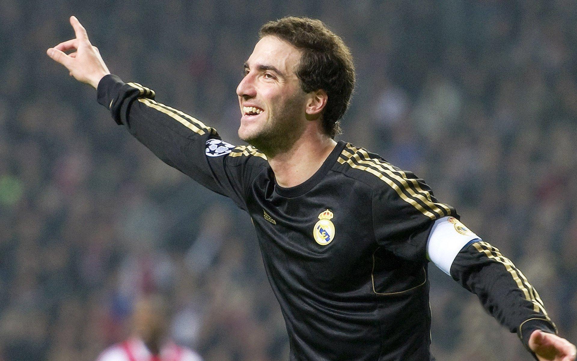 英超豪门对决，曼城3-1力克利物浦，哈兰德梅开二度锁定胜局