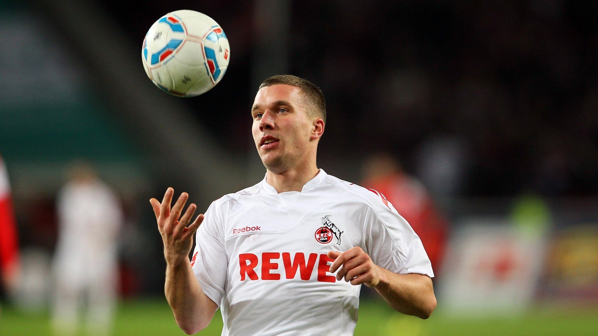 中超联赛第15轮，上海海港主场3-1力克山东泰山，武磊梅开二度领跑射手榜